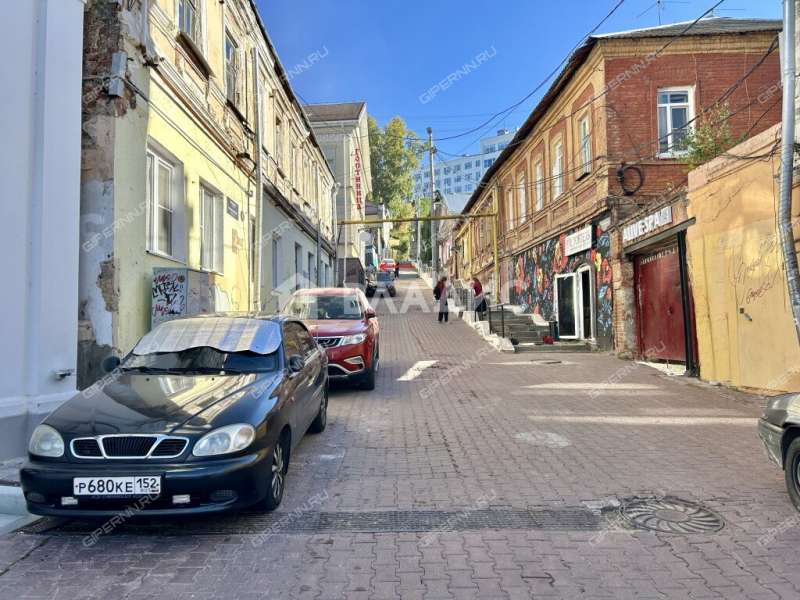 здание под офис, торговую площадь в переулке Вахитова